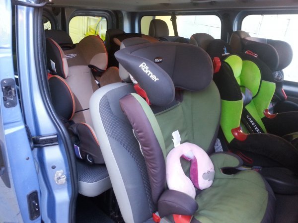 Wie viele Kindersitze haben Raum in Ihrem Auto?